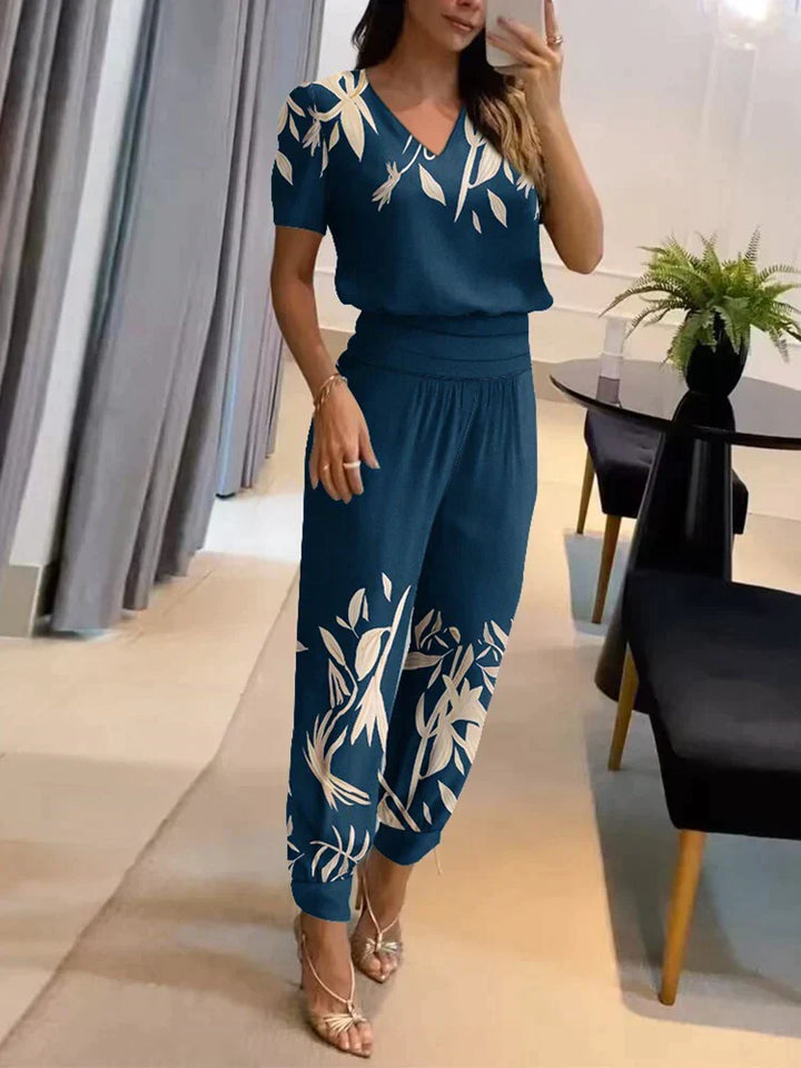 Enes - Two-piece set of V-neck top and shorts for women